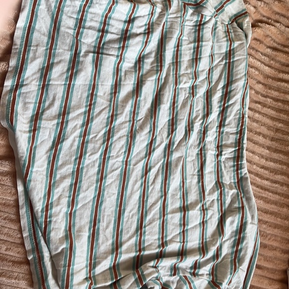 This is a small Guess crop top - Picture 4 of 4